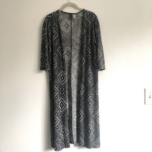 Black and white geometric design kimono